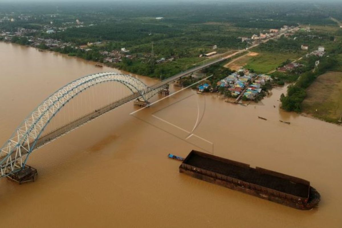 Angkutan batubara jalur Sungai Batanghari