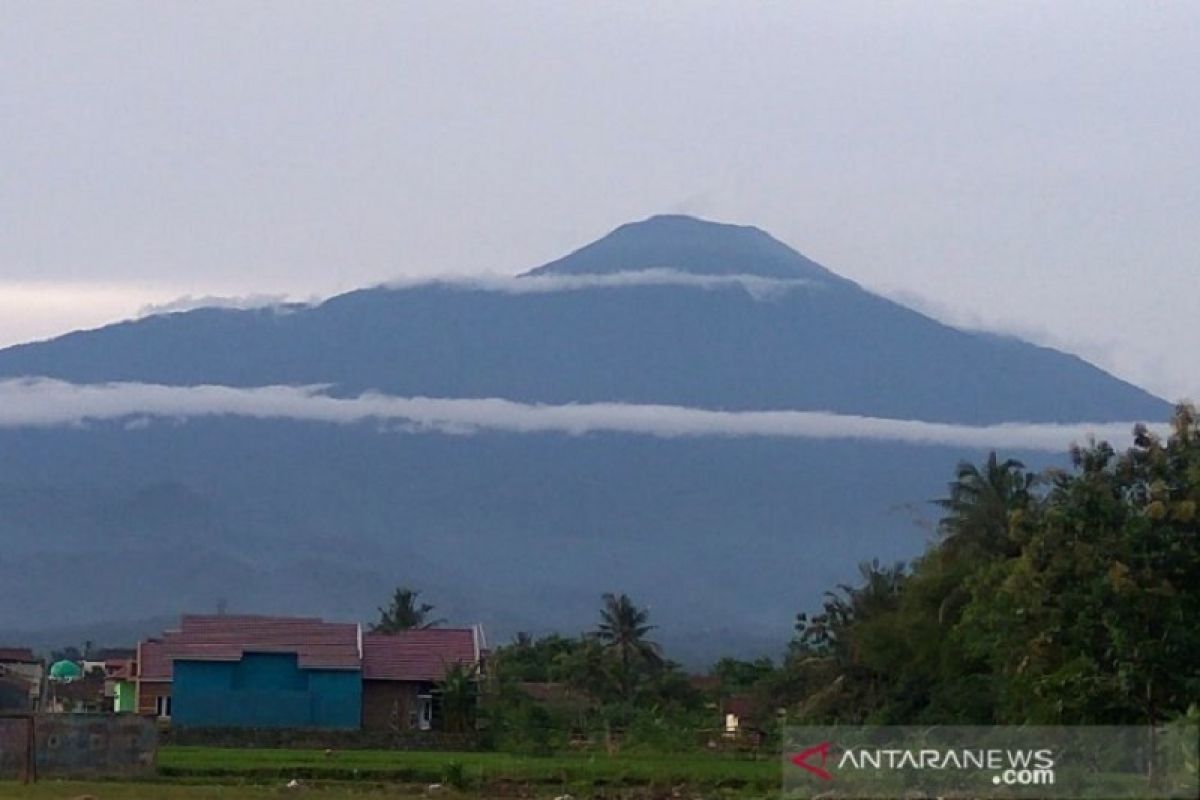 BPBD imbau masyarakat tetap tenang pascapeningkatan status Gunung Slamet