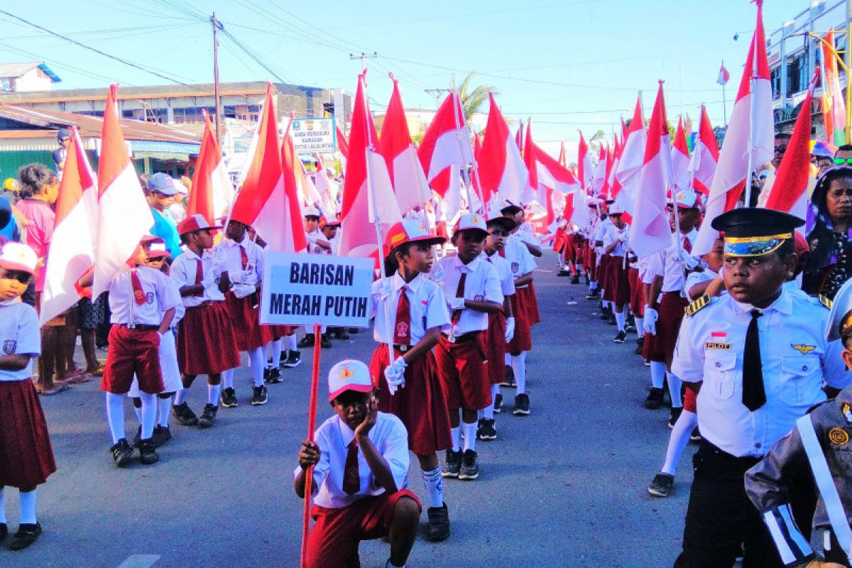 7.500 siswa SD Biak Numfor meriahkan karnaval HUT Kemerdekaan RI