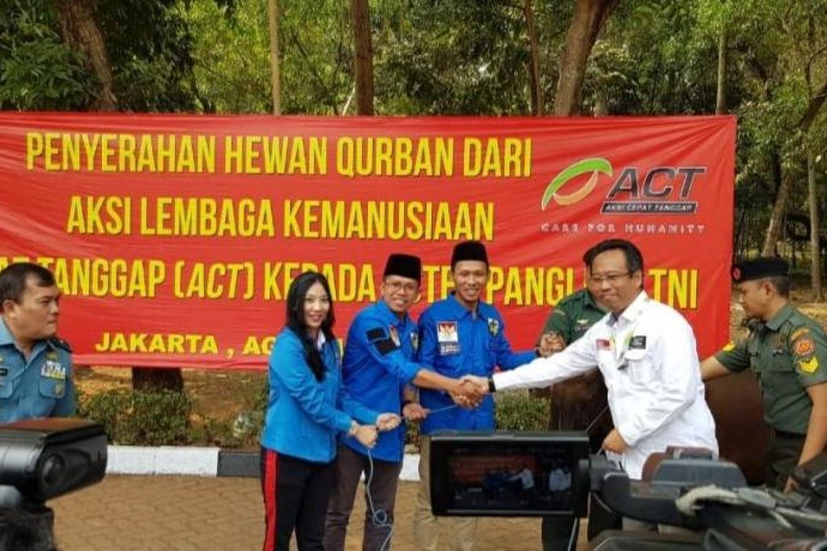 DPP KNPI mendapat bantuan hewan kurban dari Aster Panglima TNI