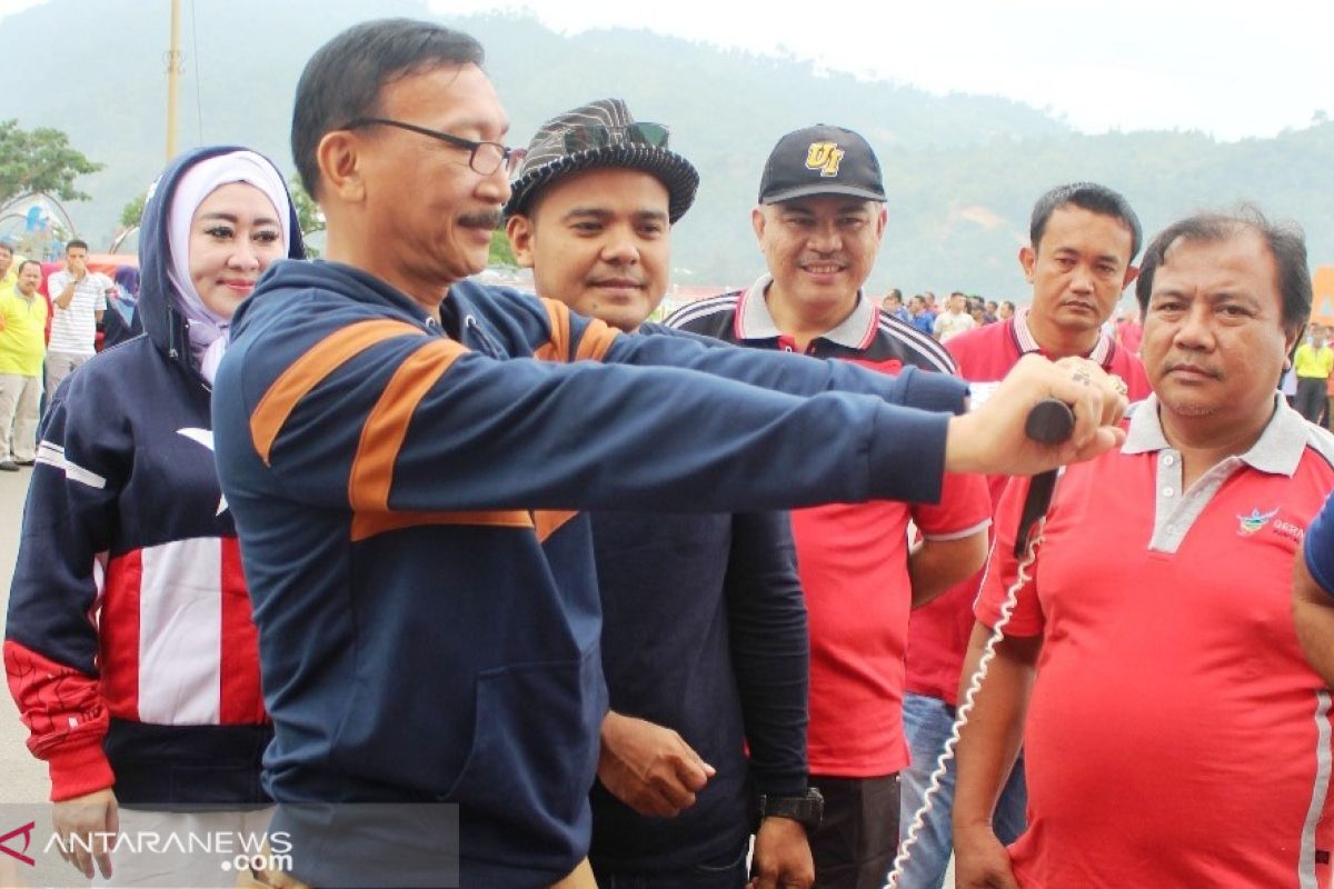 Pesisir Selatan gelar pemeriksaan kesehatan gratis di Pantai Carocok Painan