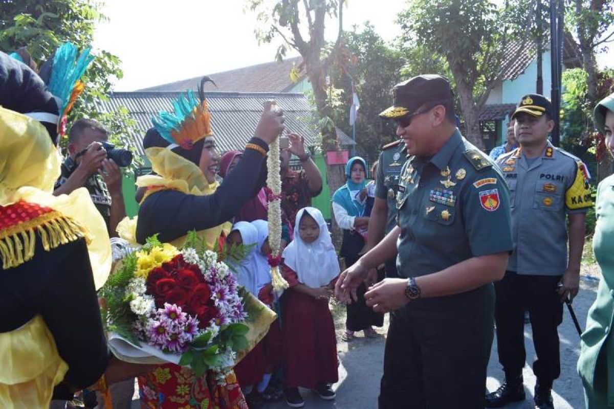 Bunga tangan, cara masyarakat Jatimulya Tegal berterima kasih atas TMMD