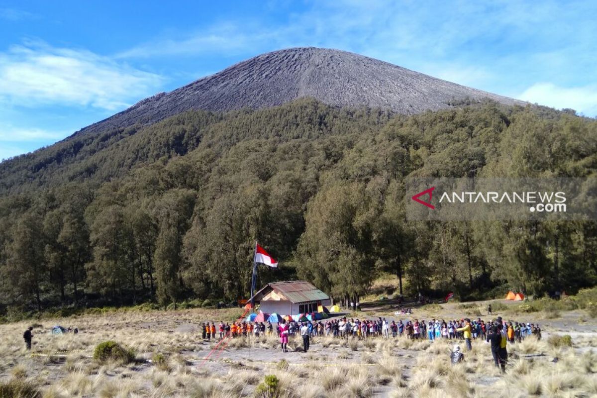 Kuota pendaki di Semeru penuh, saat upacara 17 Agustus