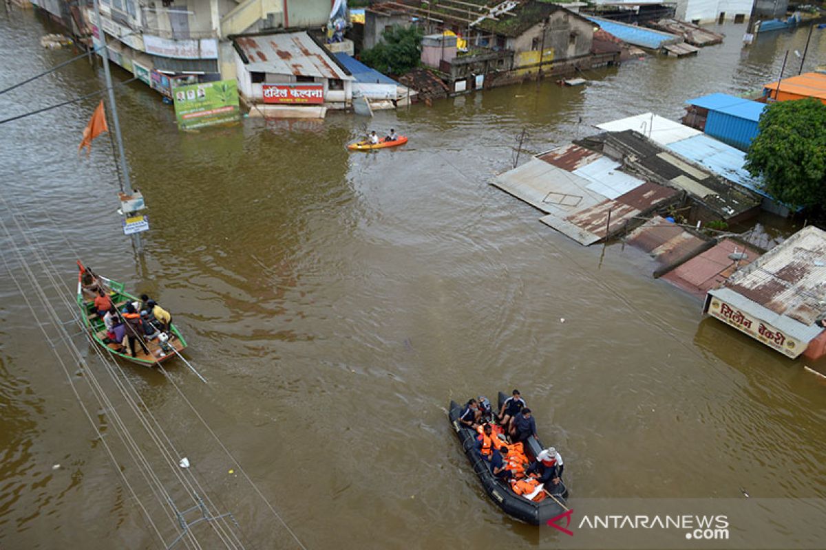 Banjir tewaskan 98 orang, ribuan masih mengungsi di seluruh India