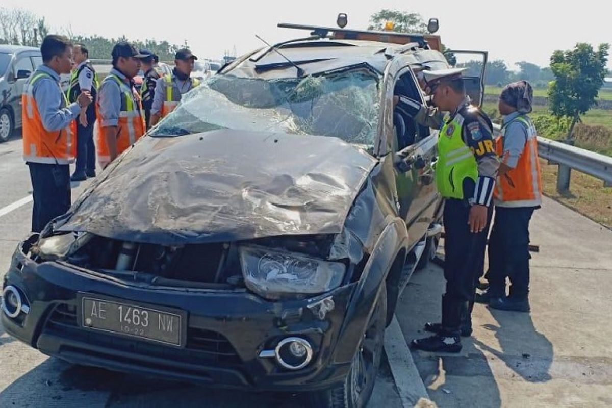 Dua orang tewas dalam kecelakaan di tol Jombang