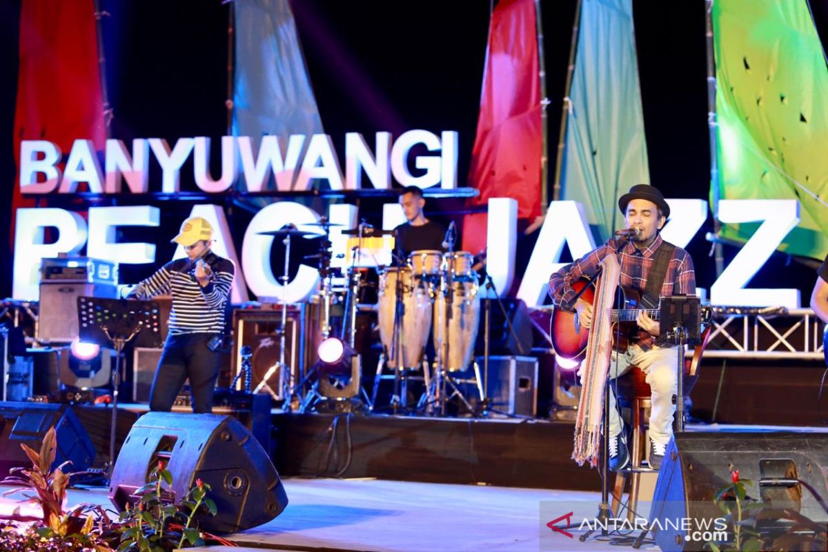 Glenn Fredly tampil memukau di Jazz Pantai Banyuwangi