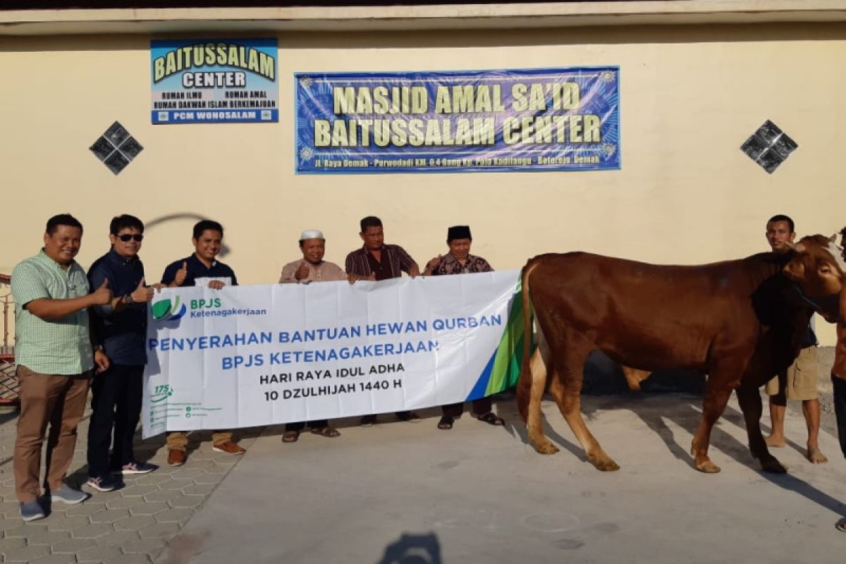BPJS Ketenagakerjaan serahkan hewan kurban ke masjid di Demak