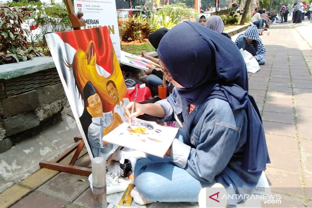 45 pelukis adu kemampuan di pendestrian sekitaran Kebun Raya Bogor