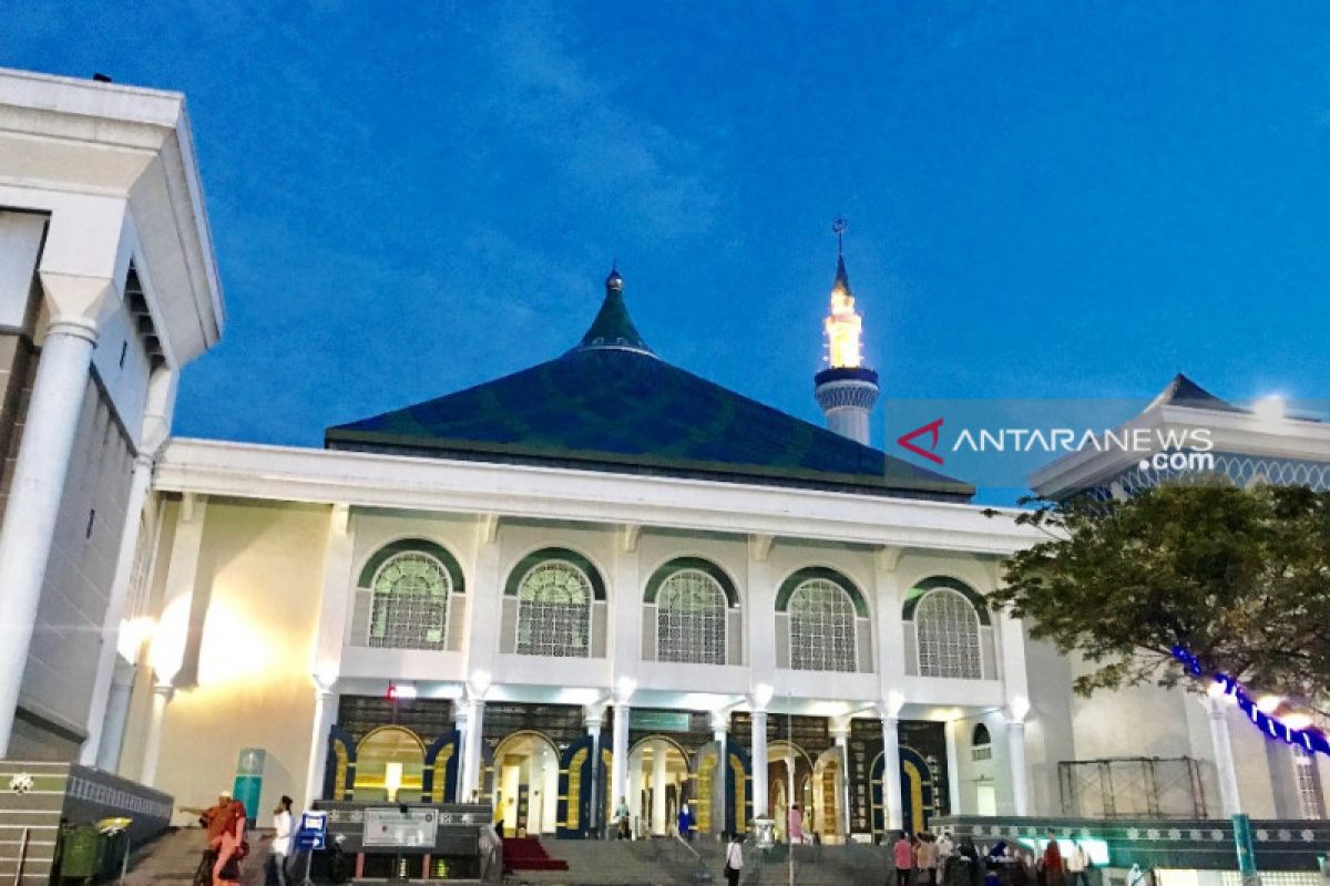 Presiden berkurban sapi di Masjid Al Akbar Surabaya