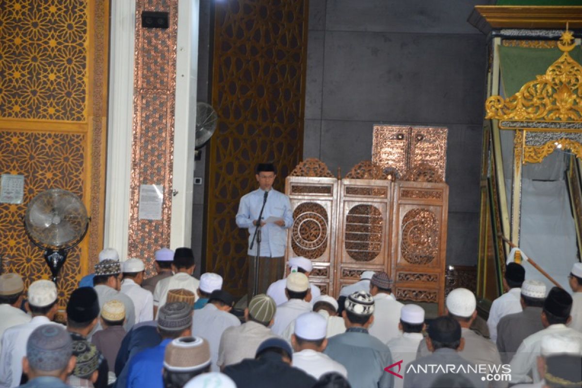 Bupati-Wabup shalat Id di Masjid Agung