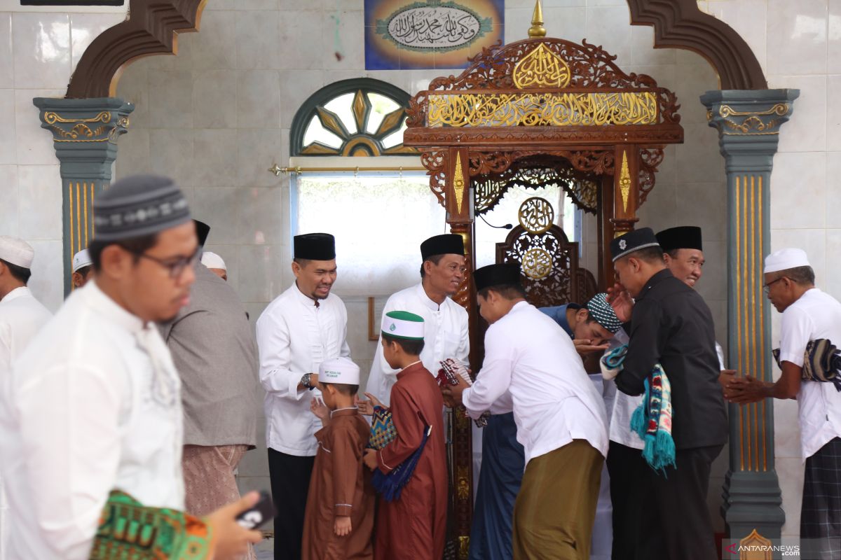 Bupati--Wabup sholat Idul Adha di Masjid Baitul Tholibin