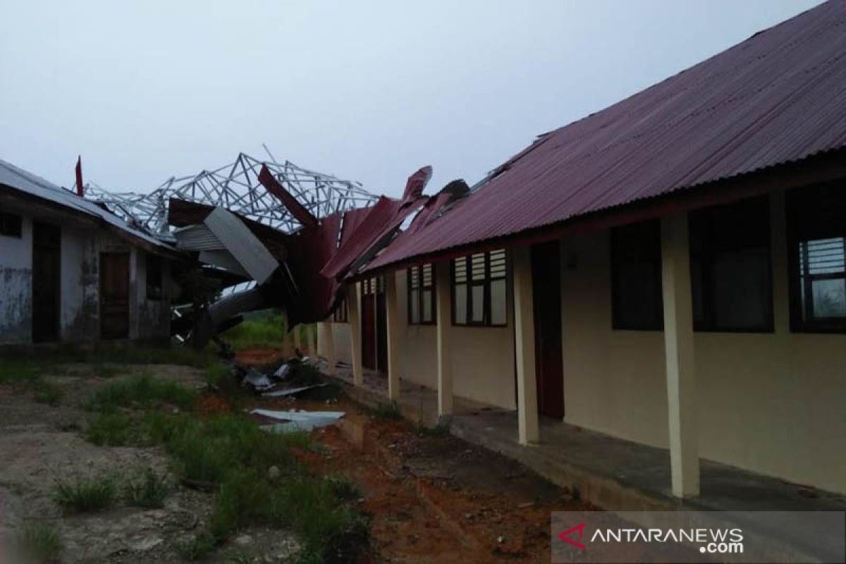 Rumah rusak diterjang puting beliung jadi 97 unit di Aceh Timur