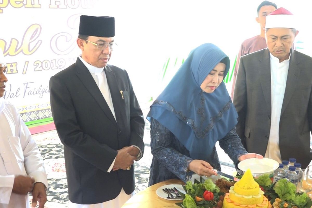 Usai shalat Ied, Bupati Inhil gelar open house di kediaman dinas