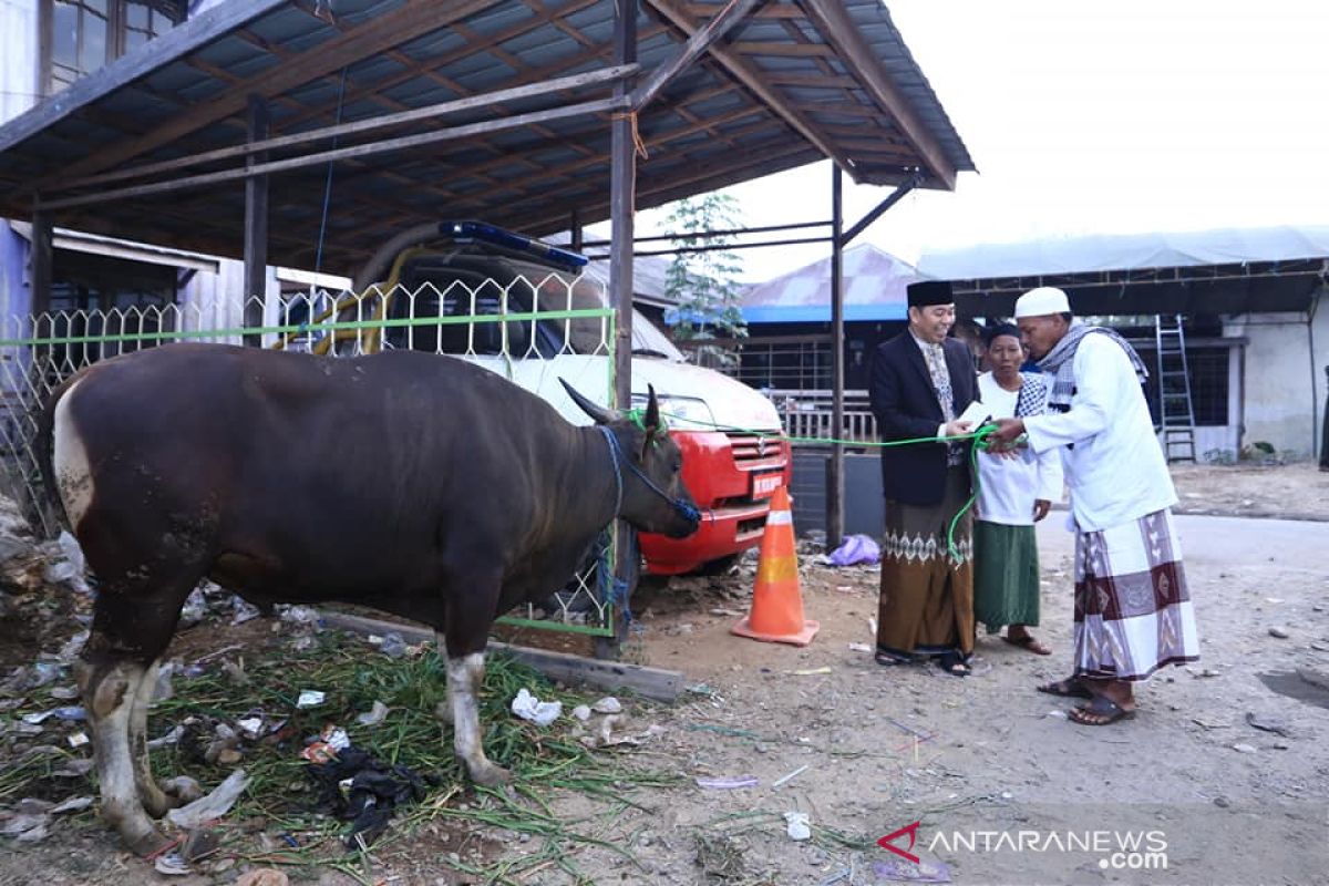 Wabup HSS serahkan sapi kurban di Mesjid Jami Ibrahim