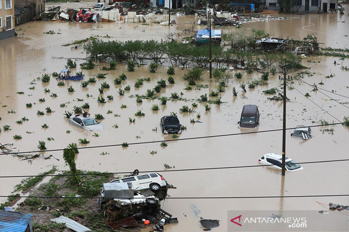 China dilanda banjir dan longsor, 20 orang tewas, kerugian Rp8 triliun