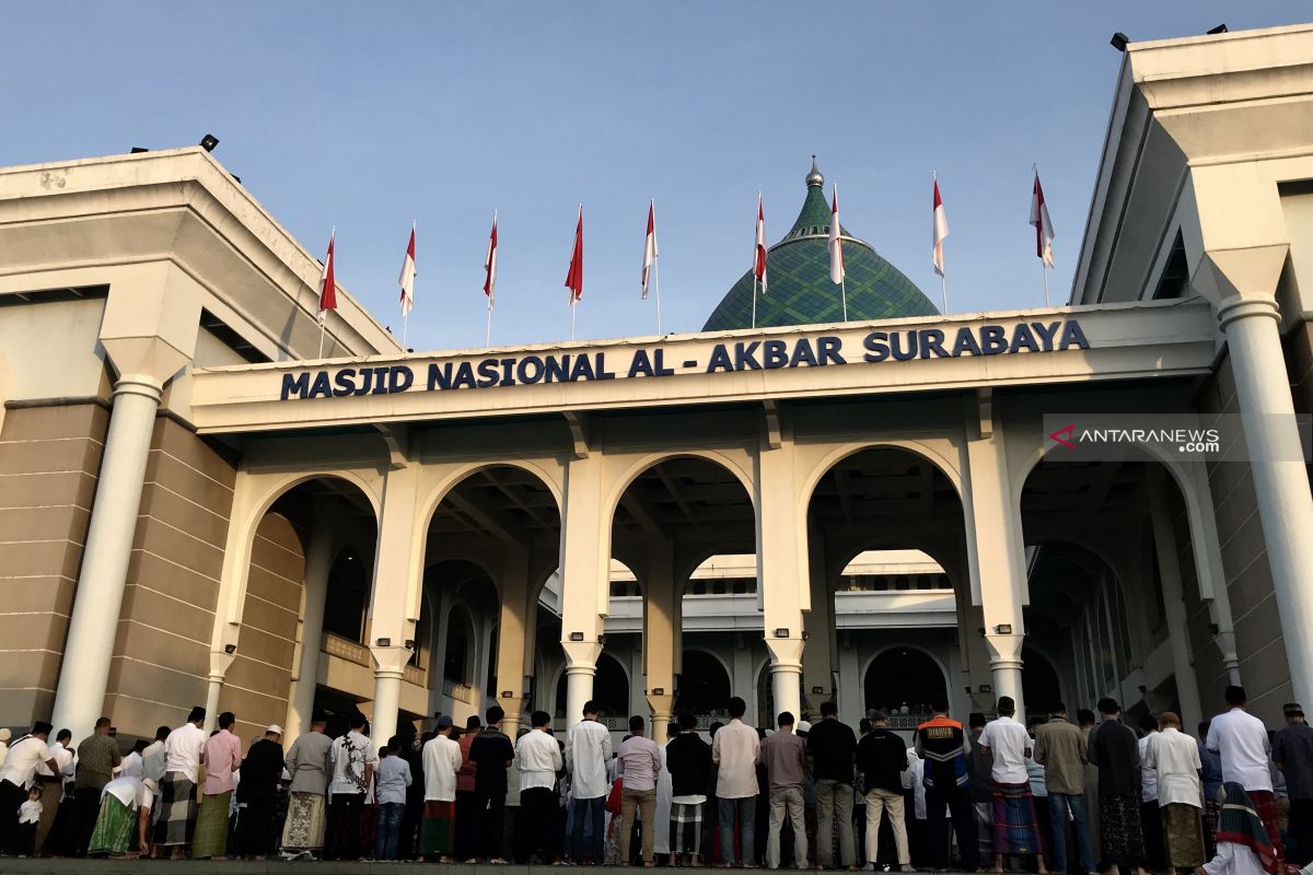 Khatib Masjid Al Akbar mengajak jamaah doakan umat berhaji dapat kemudahan