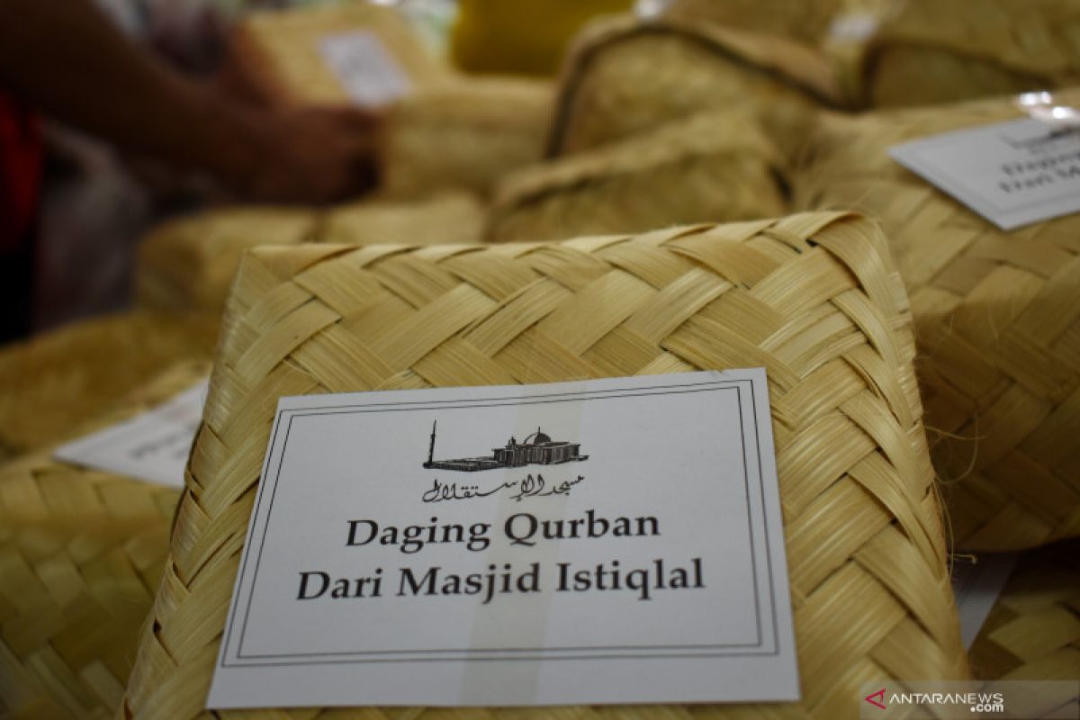 Istiqlal distribusikan daging kurban ke rumah warga cegah COVID-19