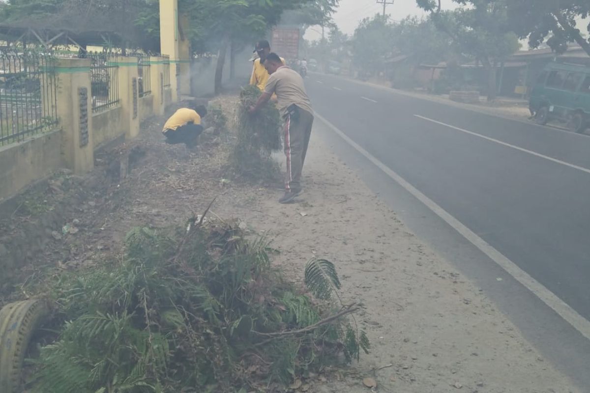 Sambut HUT Kemerdekaan RI prajurit TNI gelar gotong royong