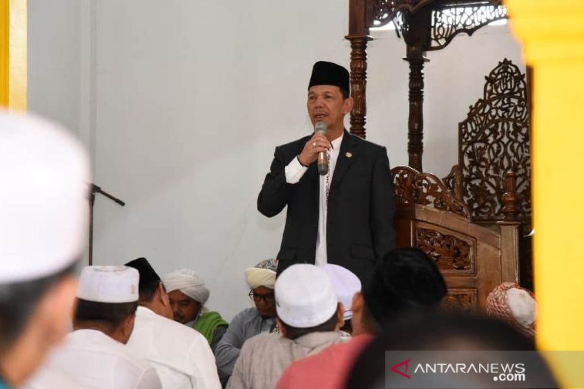 Bupati Tapsel: Momen Idul Adha perkokoh persatuan dan kesatuan