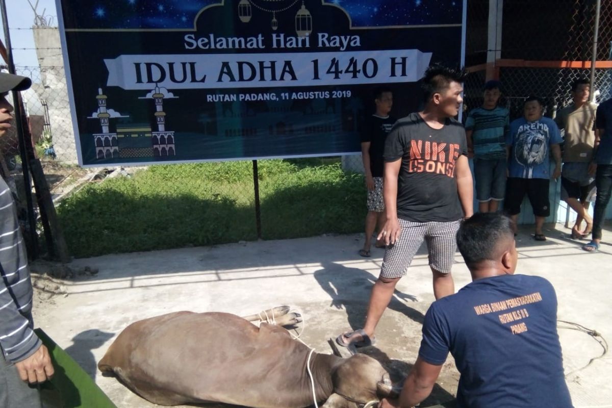Warga Binaan Rutan Padang nikmati Lezatnya  Daging Kurban