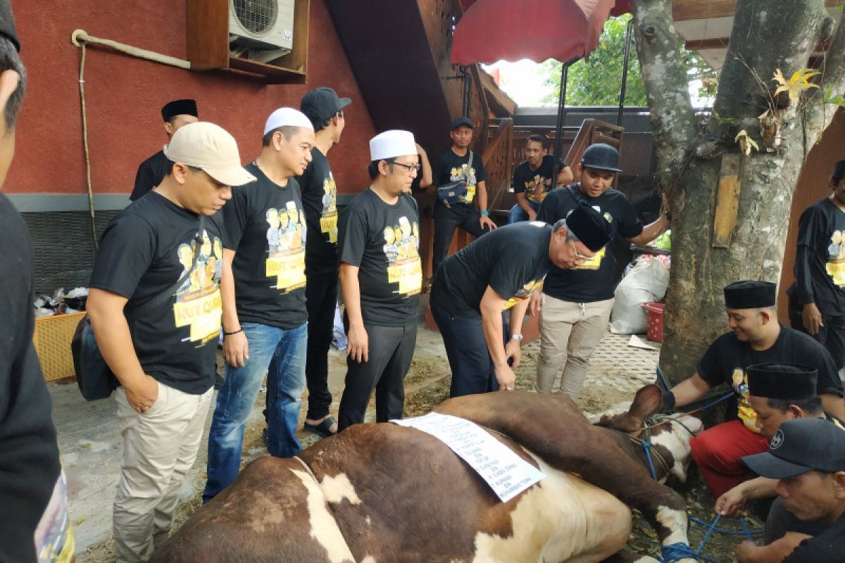 Keluarga besar Wali Band berkurban lima sapi, 17 kambing