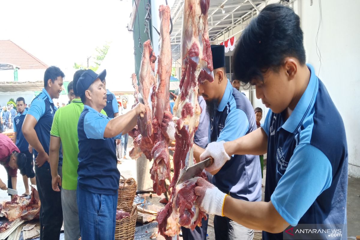 Masjid Al Jihad Banjarmasin bagikan 10 ribu kantong daging kurban