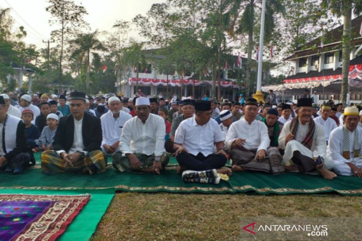 Bupati Belitung laksanakan shalat Ied bersama ribuan masyarakat