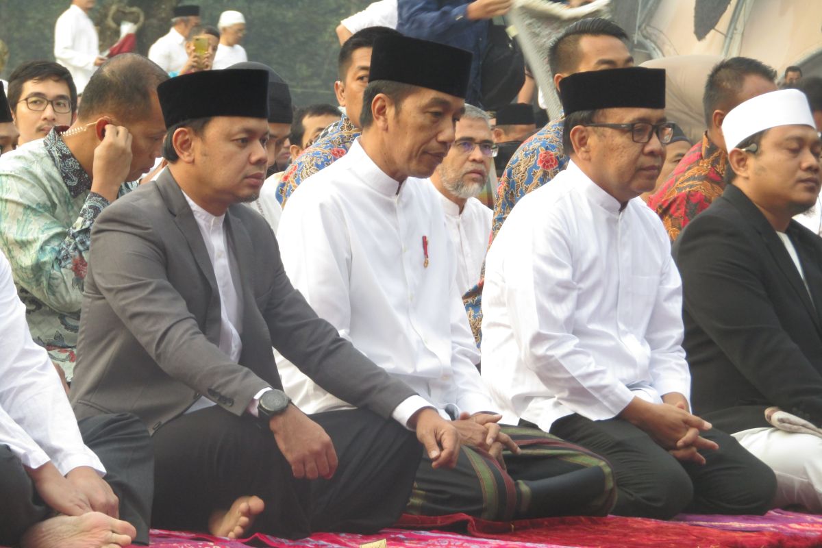 Presiden  dan Ibu Negara Iriana Shalat Idul Adha di Kebun Raya Bogor