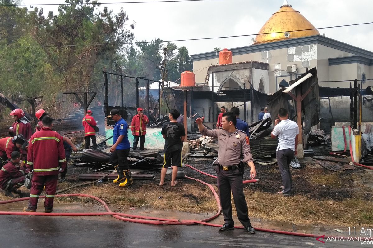 Warga sibuk potong hewan kurban tiga rumah hangus terbakar (video)