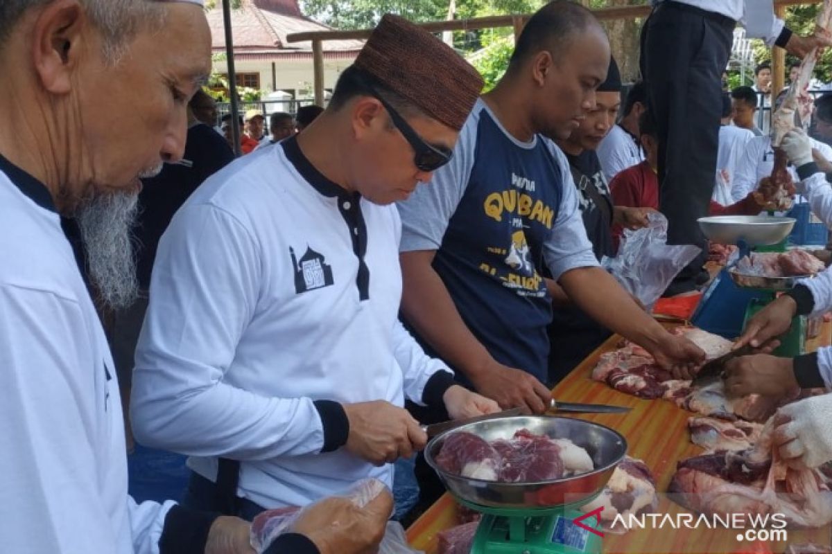 Masjid Al Furqon bagikan 2.000 kantong daging kurban