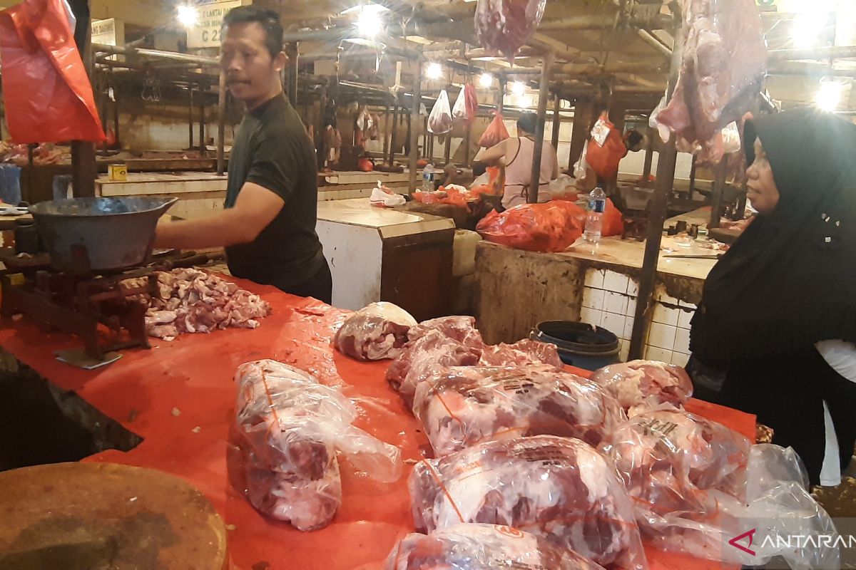 Usai Idul Adha, penjualan daging di Pasar Minggu sepi