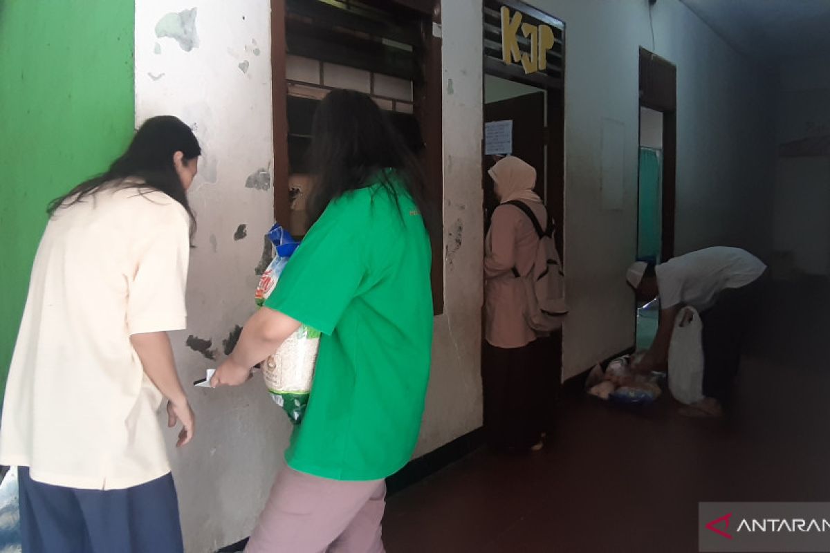 Warga Pasar Minggu terbantu oleh program pangan murah DKI