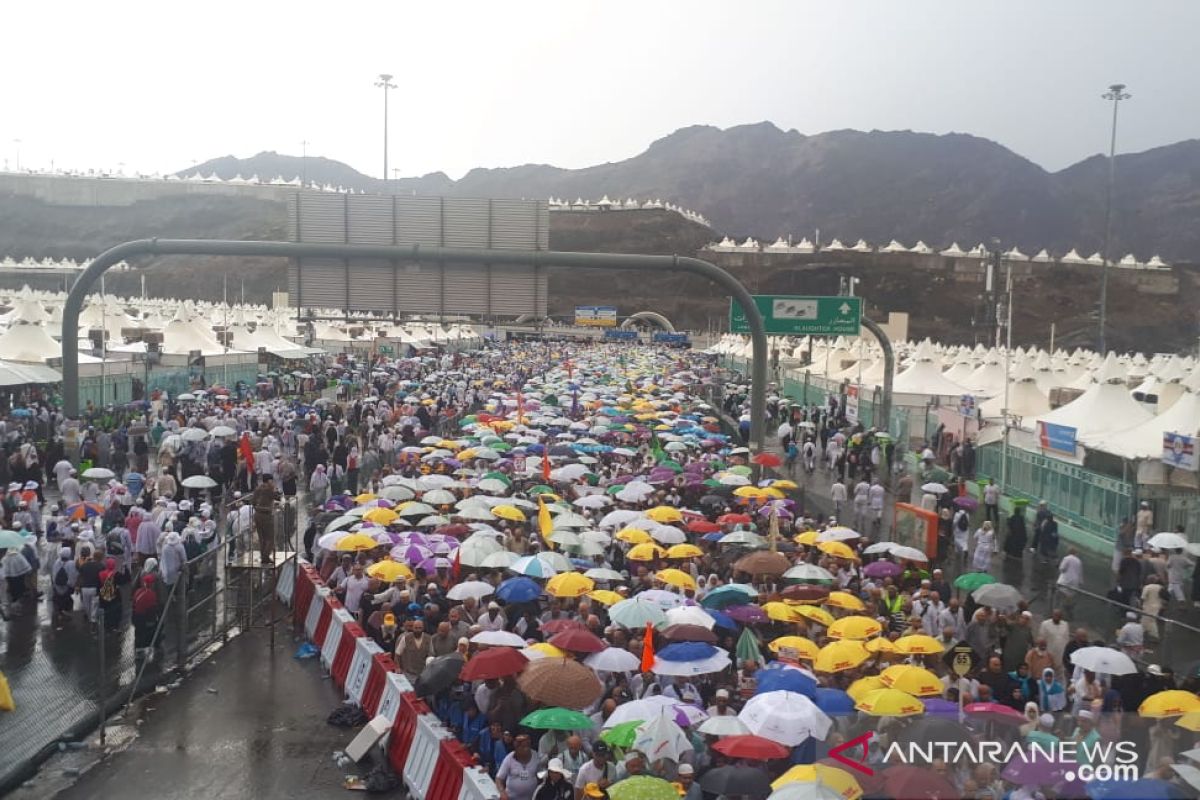 Hujan deras guyur Mina, tenda jemaah Indonesia aman