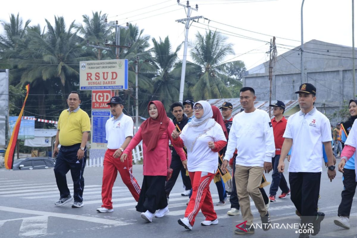 Start di jembatan kabel stayed, ribuan warga ikuti jalan santai meriahkan HUT RI