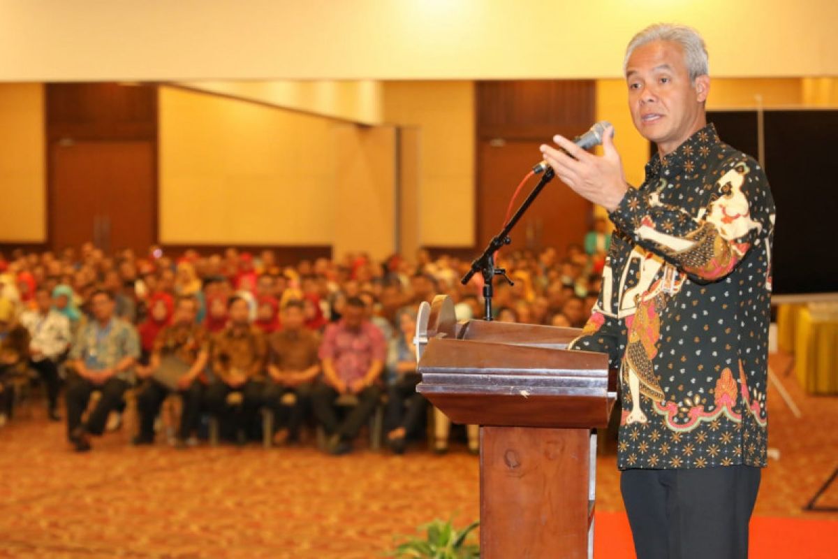 Ganjar targetkan keuangan PT BKK Jateng normal dua tahun