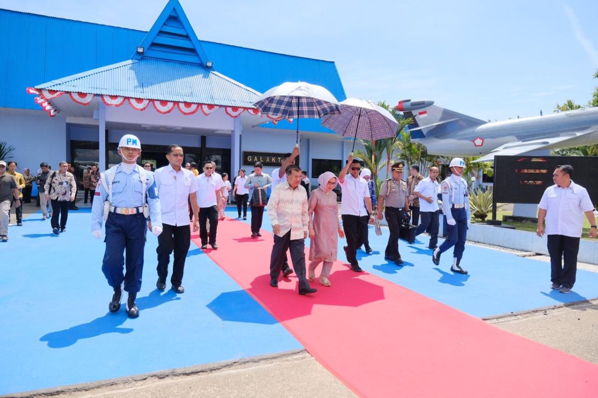 Gubernur dan Wagub Sulsel  antar Wapres JK ke bandara