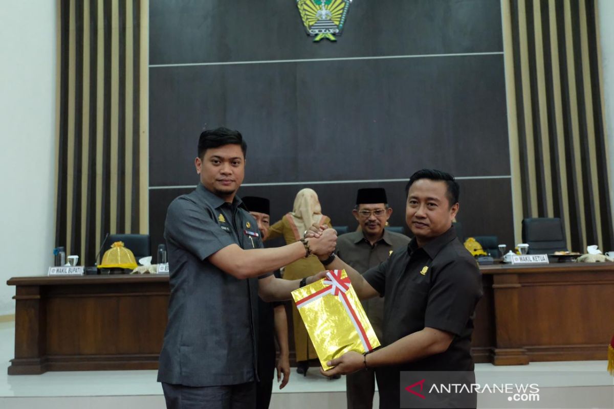 Bupati Gowa serahkan nota keuangan APBD-P 2019