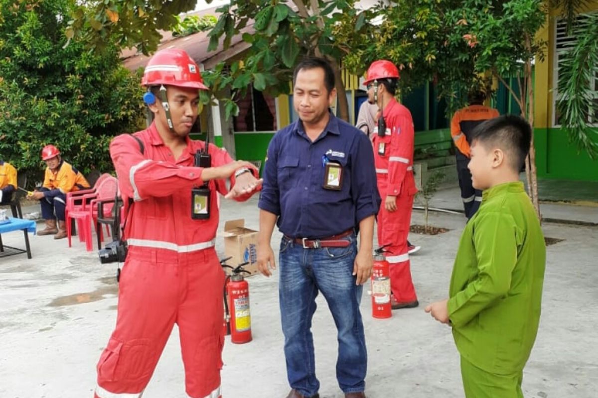 Siswa SDN di Bengkalis dilatih menggunakan APAR