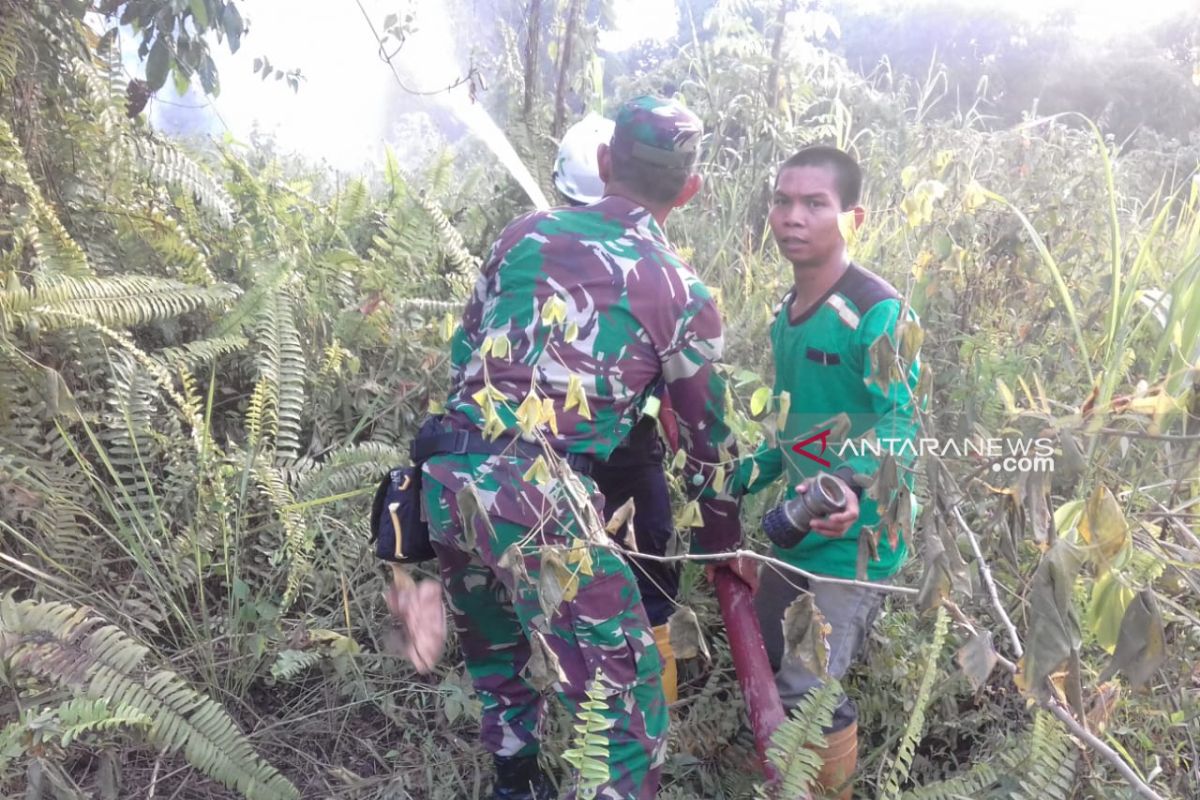 Diduga akibat puntung rokok, lahan kuburan di HST terbakar