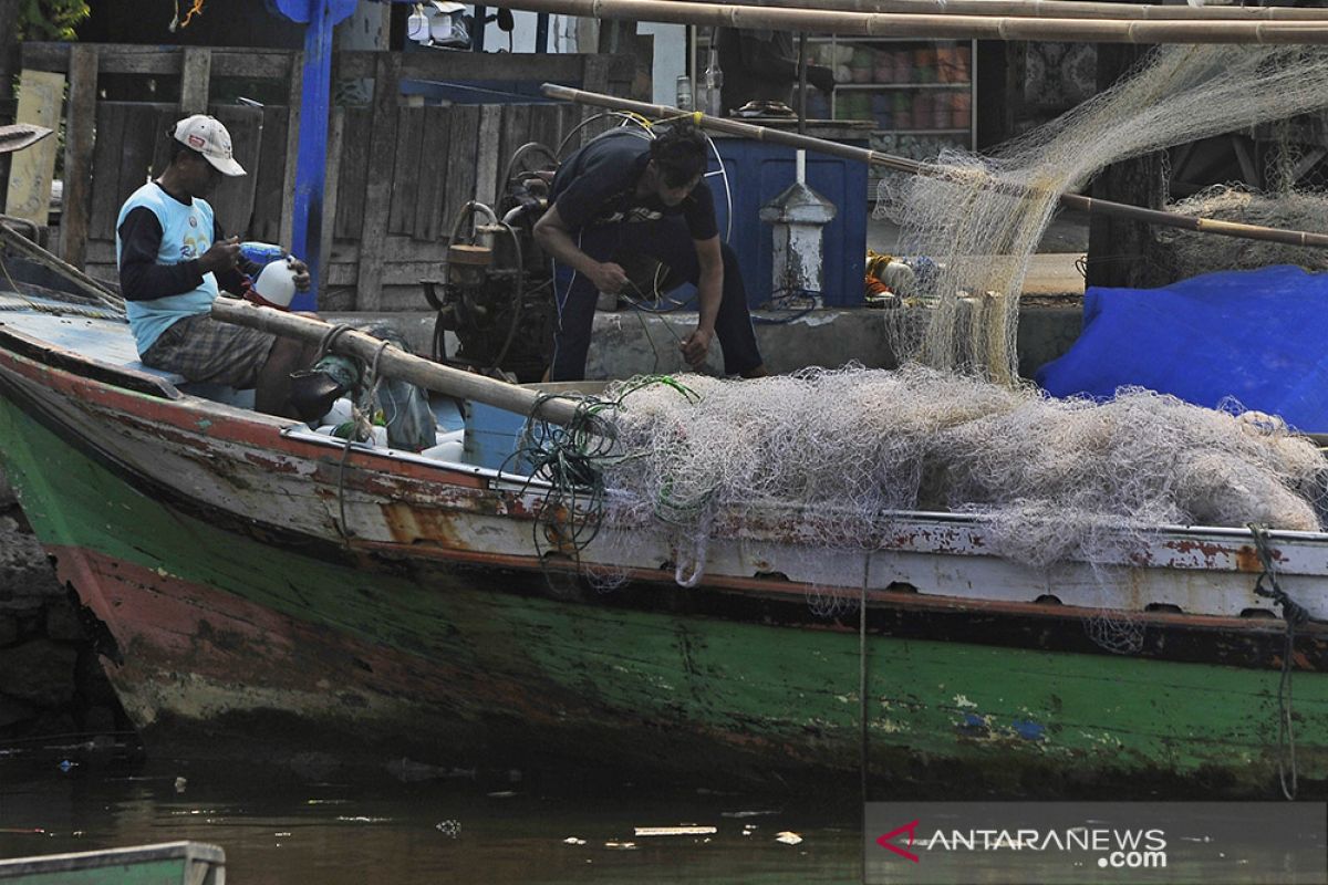 TERDAMPAK TUMPAHAN MINYAK, HASIL TANGKAPAN NELAYAN BANTEN MENURUN