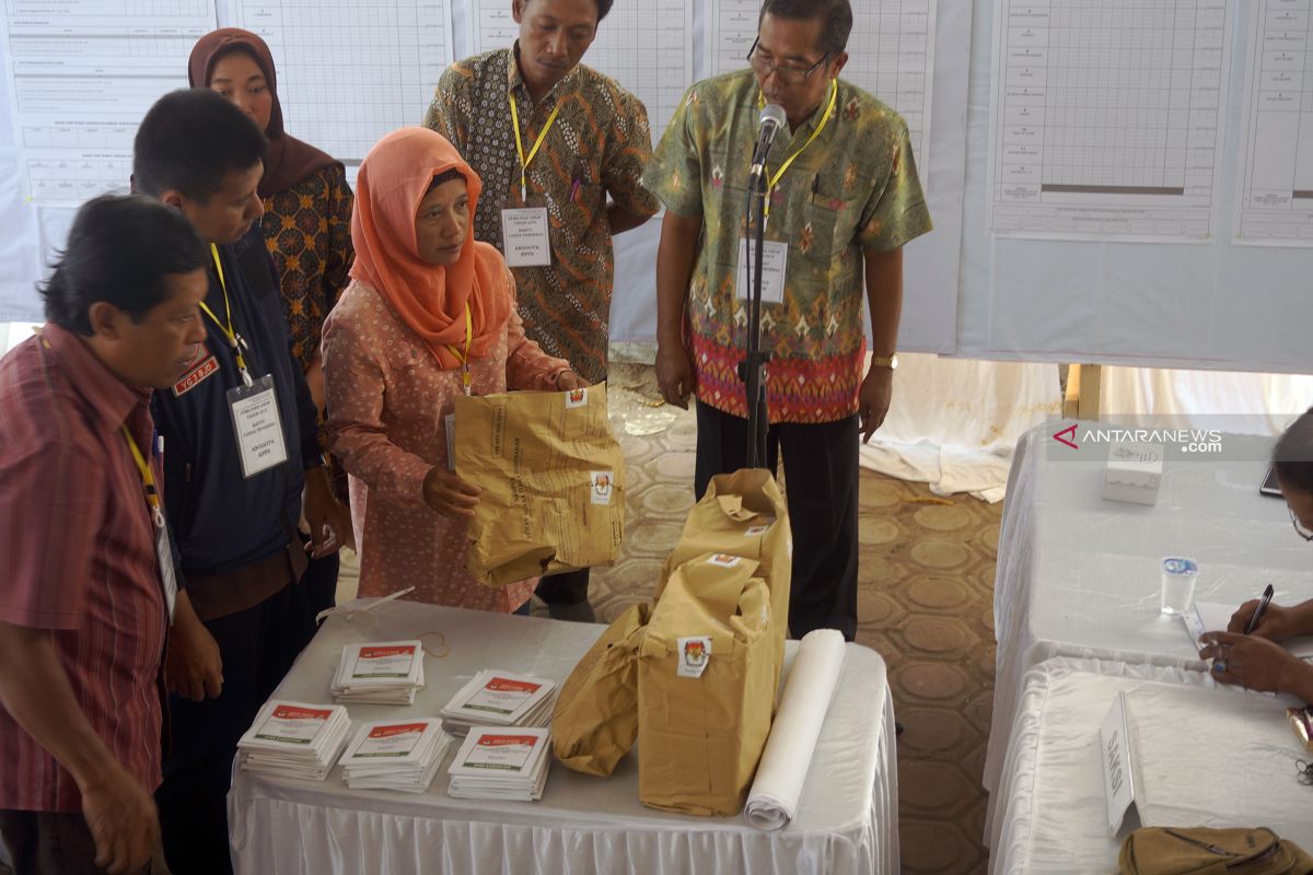 KPU Trenggalek gelar penghitungan surat suara ulang Pemilu 2019