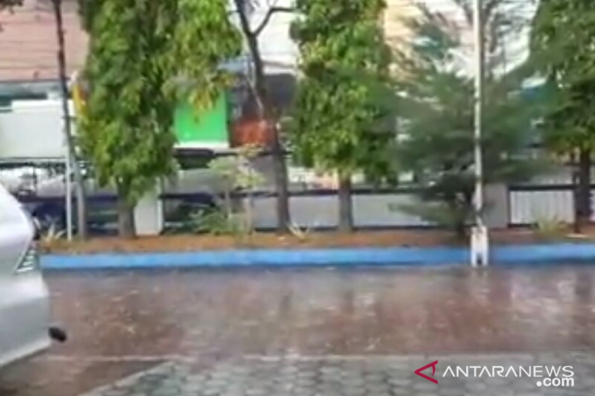 Status ucapan syukur Pekanbaru diguyur hujan 'Viral' di media sosial