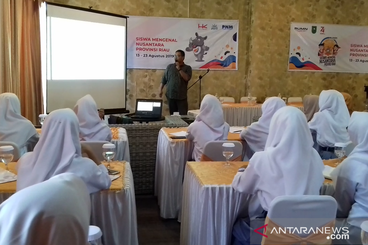 ANTARA beri tips cara menghasilkan karya jurnalistik ke peserta SMN Riau