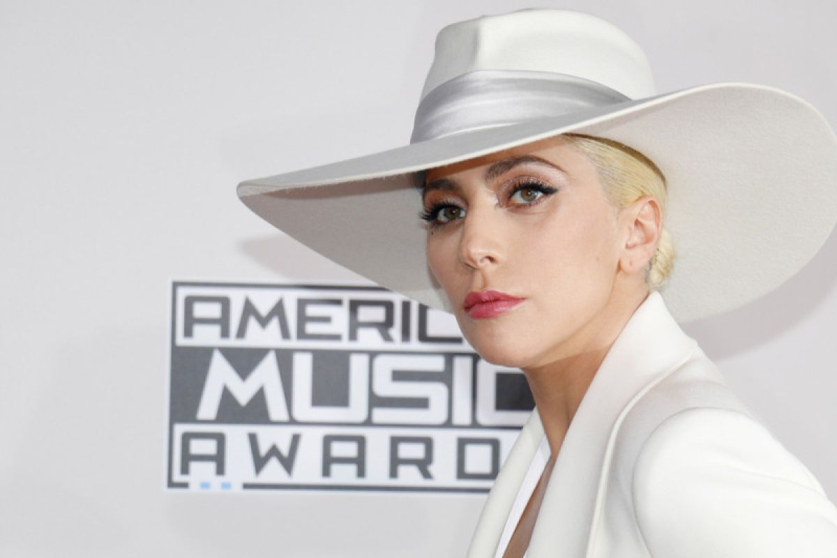 Lady Gaga salurkan donasi ke tiga kota tempat penembakan massal