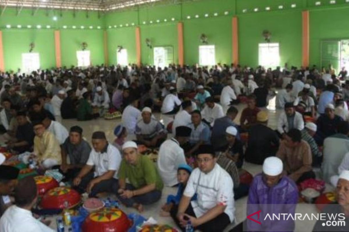 Gubenur Bangka Belitung bersama ribuan warga Air Bara 