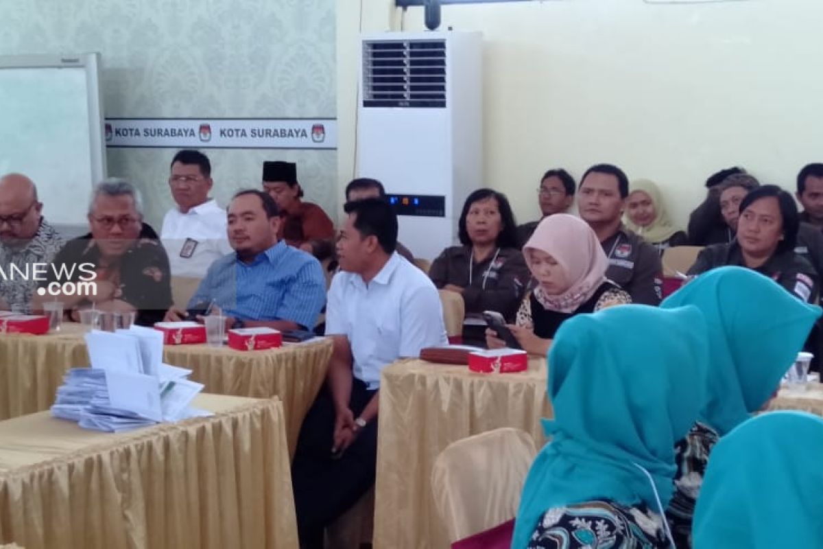 Penghitungan ulang surat suara hasil Pemilu 2019 di Surabaya diawasi berlapis