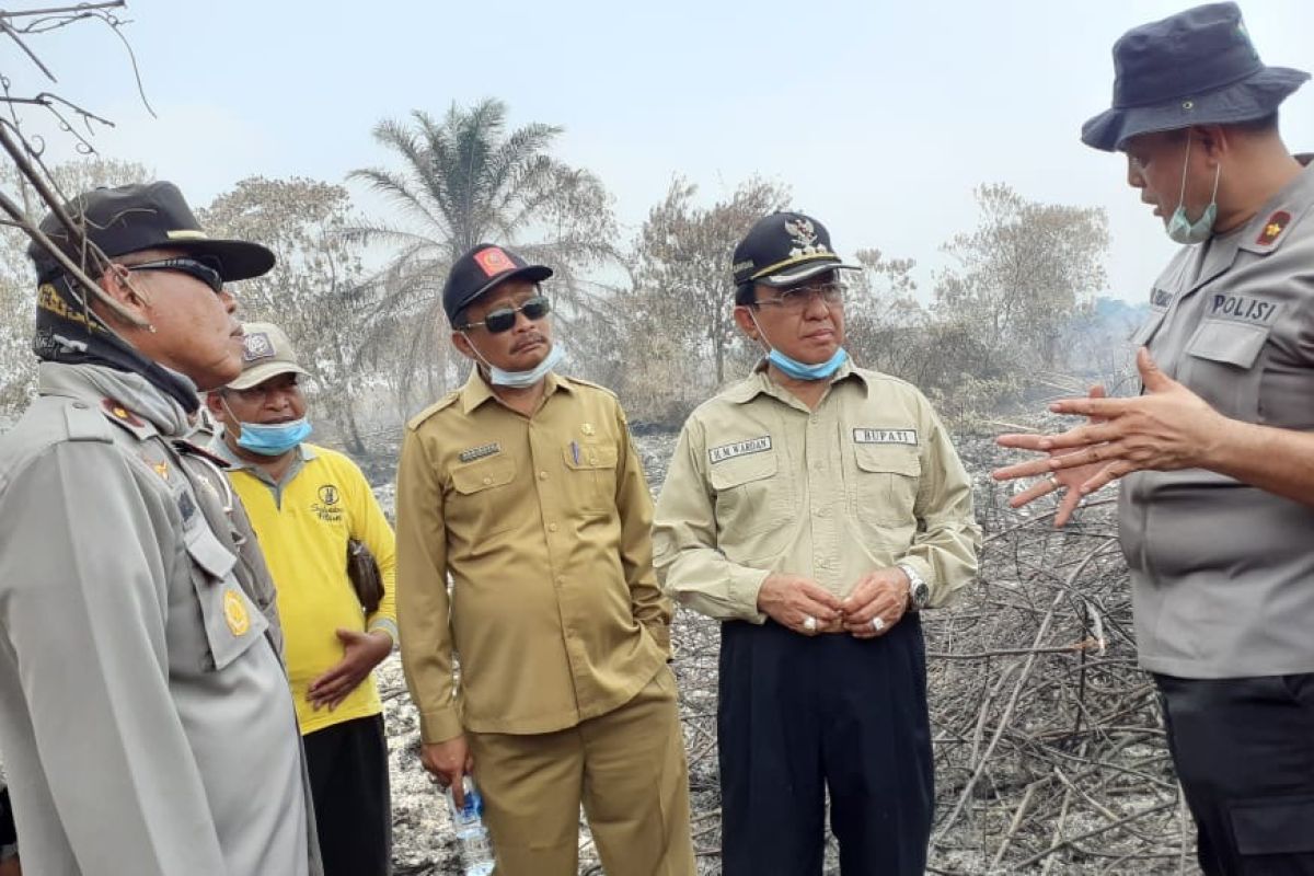 Terjun langsung tinjau lokasi Karhutla di Kempas, ini pesan Bupati Wardan