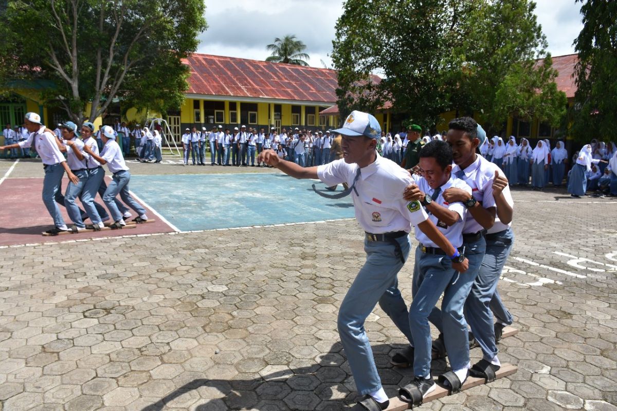 Pemprov Malut beri penghargaan ke siswa berprestasi pada hari Kemerdekaan