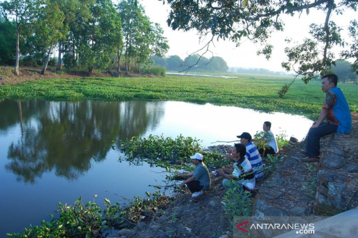 Sensasi memancing di Bendungan Raman Metro