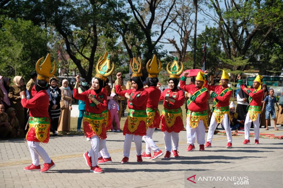 Kepala SKPD Gowa  ikut lomba senam Pantai Losari peringati HUT Ke-74 RI